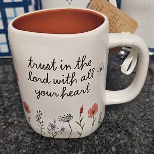 Inspirational White Floral Mug - Trust In The Lord With All Your Heart